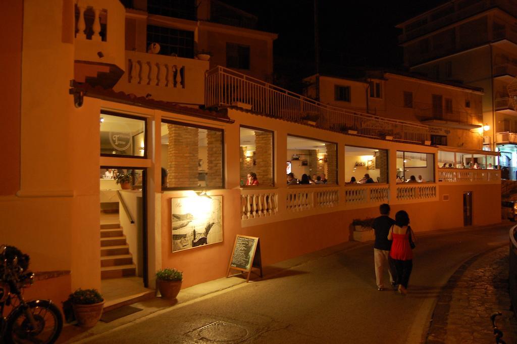 Albergo Tirreno Marina di Camerota Buitenkant foto